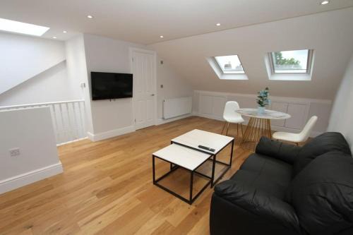 Hoe Street Apartment | Amazing Loft One Bedroom Apartment - E17 Village