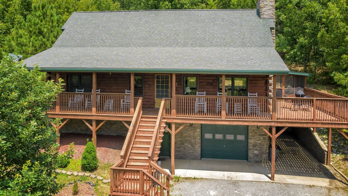 Carbondale Cabin | Amazing Log Home near Wineries, Fishing and Hiking