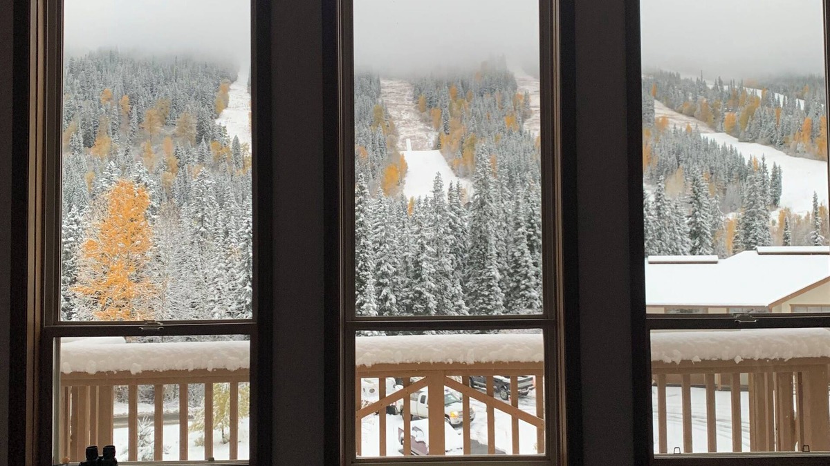 Sun Peaks Ski Chalet | Amazing Mtn view chalet, walk to village, ski-in/bus out, private hot tub