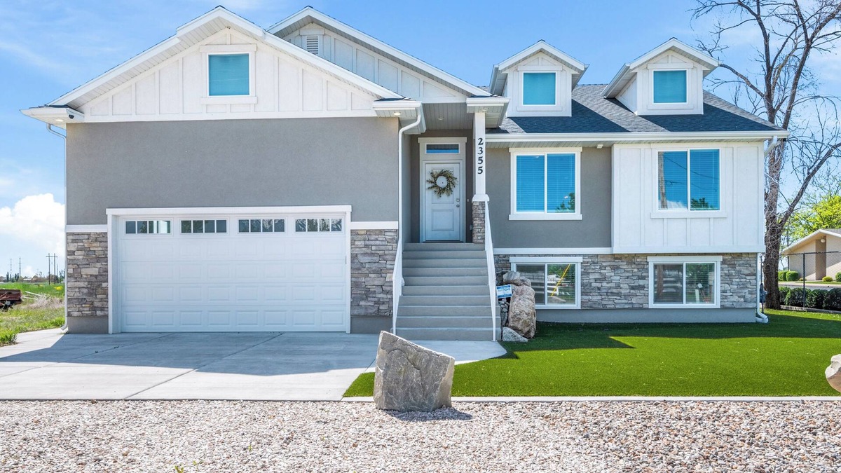 West Haven House | Amazing New Home 3beds 2baths, gas fireplace over soaking tub, outdoor hot tub