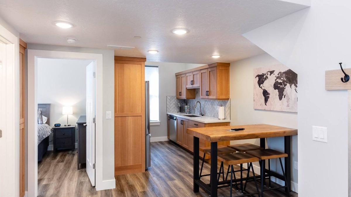 Cottonwood Heights Apartment | Amazing new 2BR unit 2 min from Big Cottonwood Canyon- located for ski access!