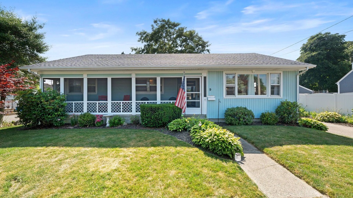 Westerly House | Amazing newly renovated home in Westerly minutes to the beach & all amenities!