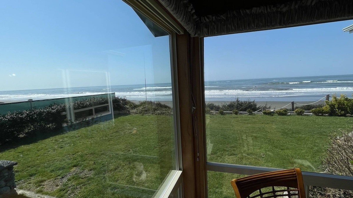 Smith River House | Amazing Ocean Front Beach House with fenced yard