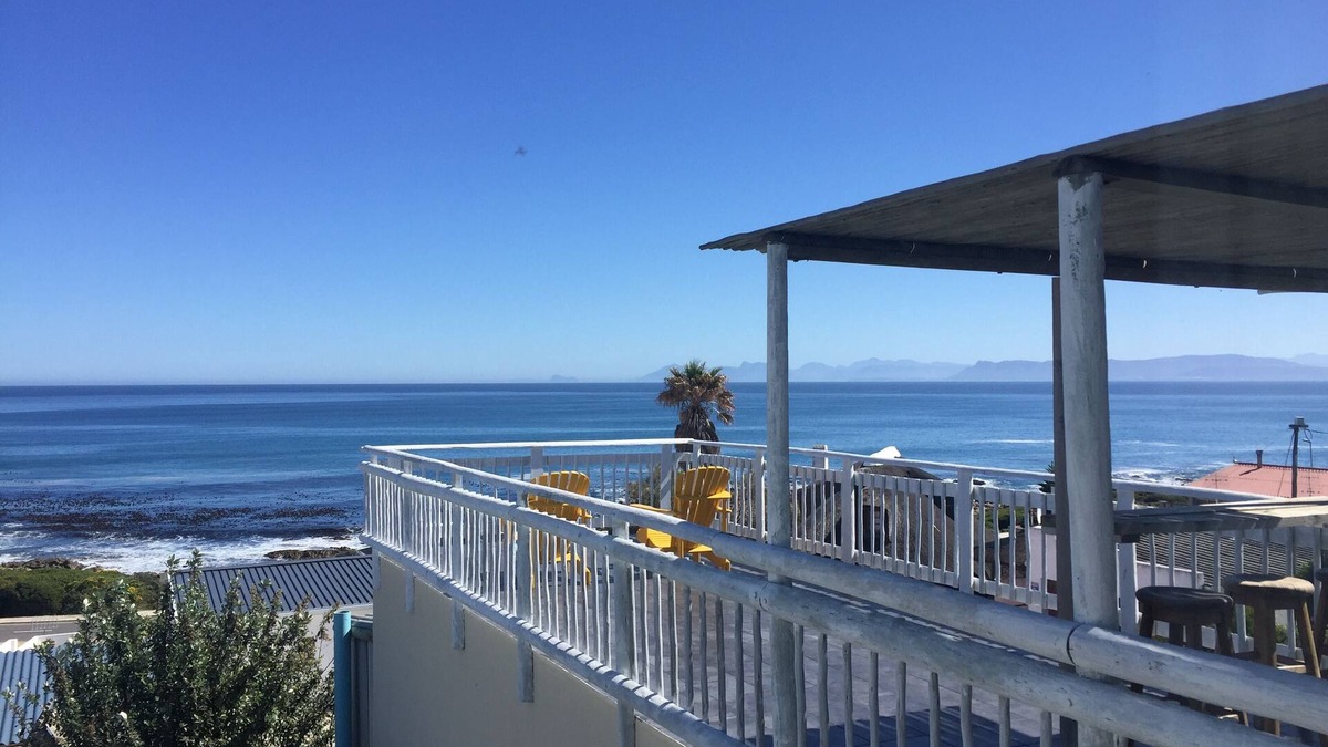 Gansbaai House | AMAZING OCEAN VIEWS + Beach Bungalow