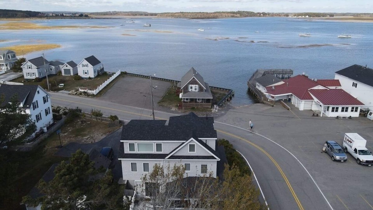 Scarborough House | Amazing Ocean Views. Steps To The Beach & Fantastic Restaurants.