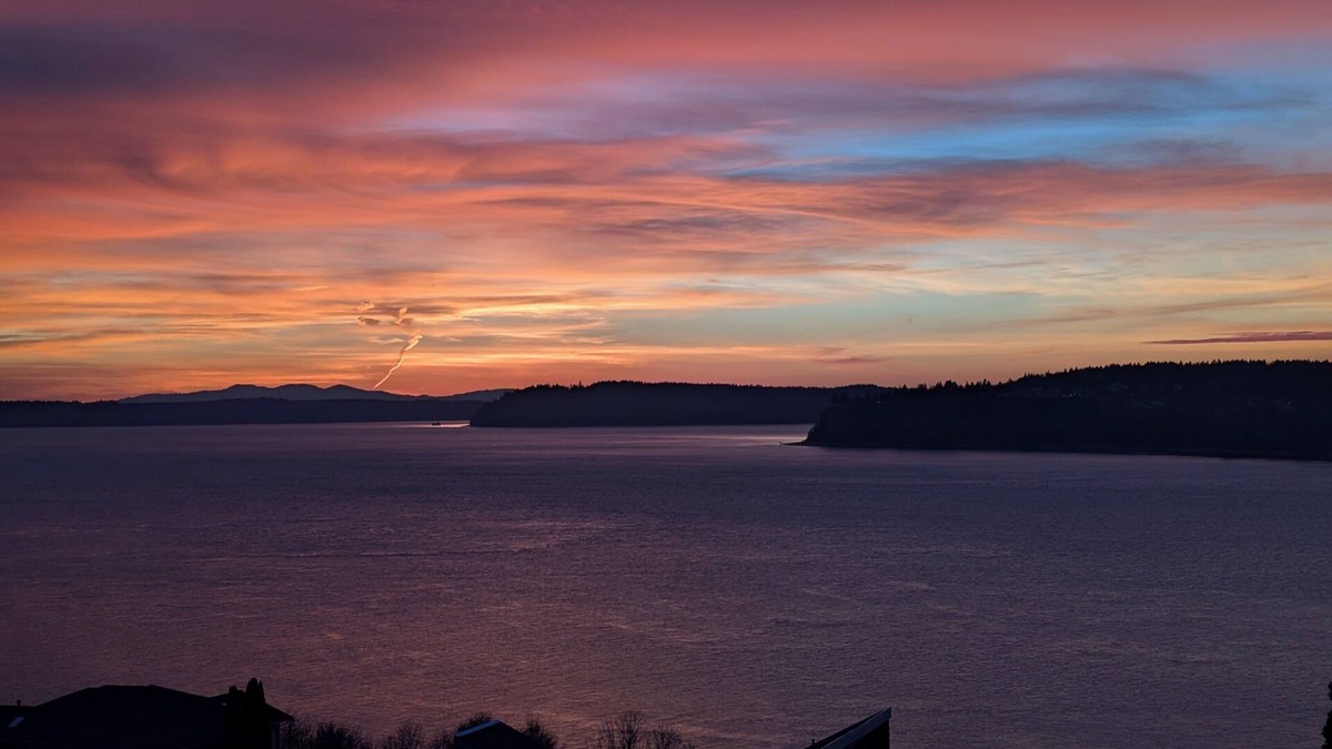 University Place House | Amazing Panoramic Water Views, Enjoy Sunsets & Relax in Tacoma area