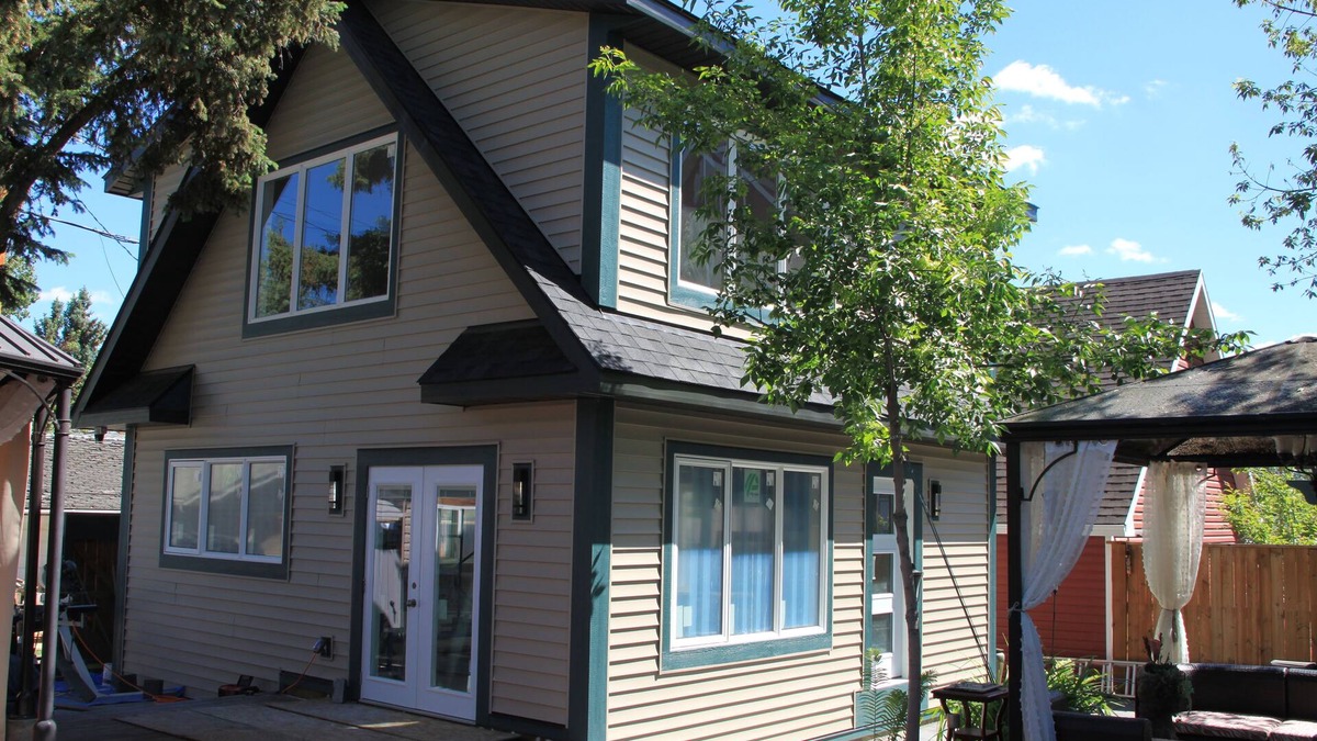 High River House | Amazing Peace Chalet Oasis - Rockies Doorway/Easy 20 min commute Calgary South