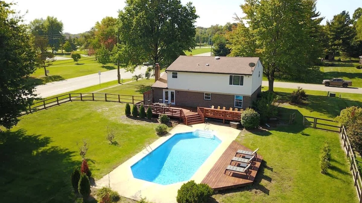 Roselawn Finance House | Amazing Pool & Walk to the Park