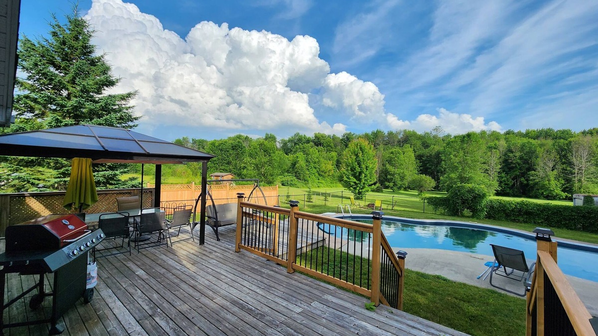 Lagoon City Cottage | Amazing Private Pool at 4BR/3WR Cottage + Close By Beaches, Parks, Marine