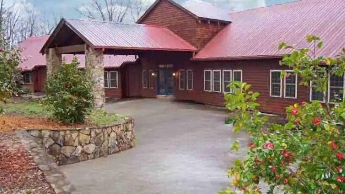 Manchester House | Amazing Retreat and scenic view - 13 bedrooms, spa, fitness and event room.