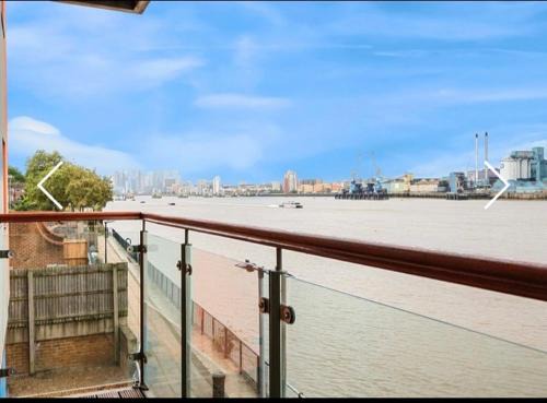 Woolwich Riverside Apartment | Amazing River view 2 bedroom apartment, sleeps 6 , balcony and parking