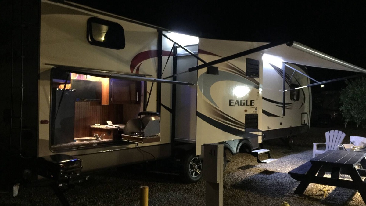 Hollister House | Amazing RV trailer in charming Hollister! Large and very roomy!