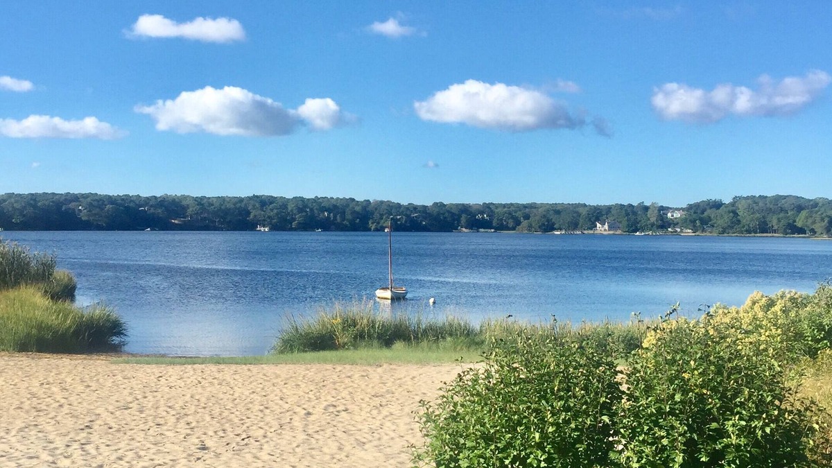 Yarmouth Port House | *Amazing SALTWATER FRONT on Follins Pond! * 4bdrm/2bth