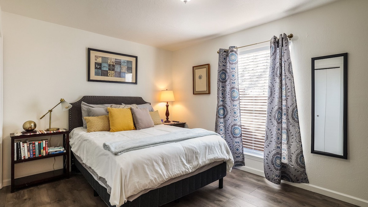 Cibola Addition Apartment | Amazing Sandia Foothills Retreat Offering Hiking, Biking, and Stunning Views