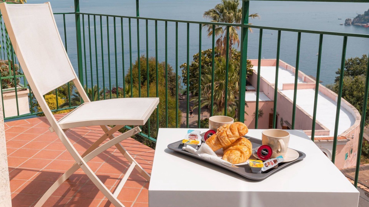 Vico Equense Hotel | Amazing Sea&Vesuvio View Suite