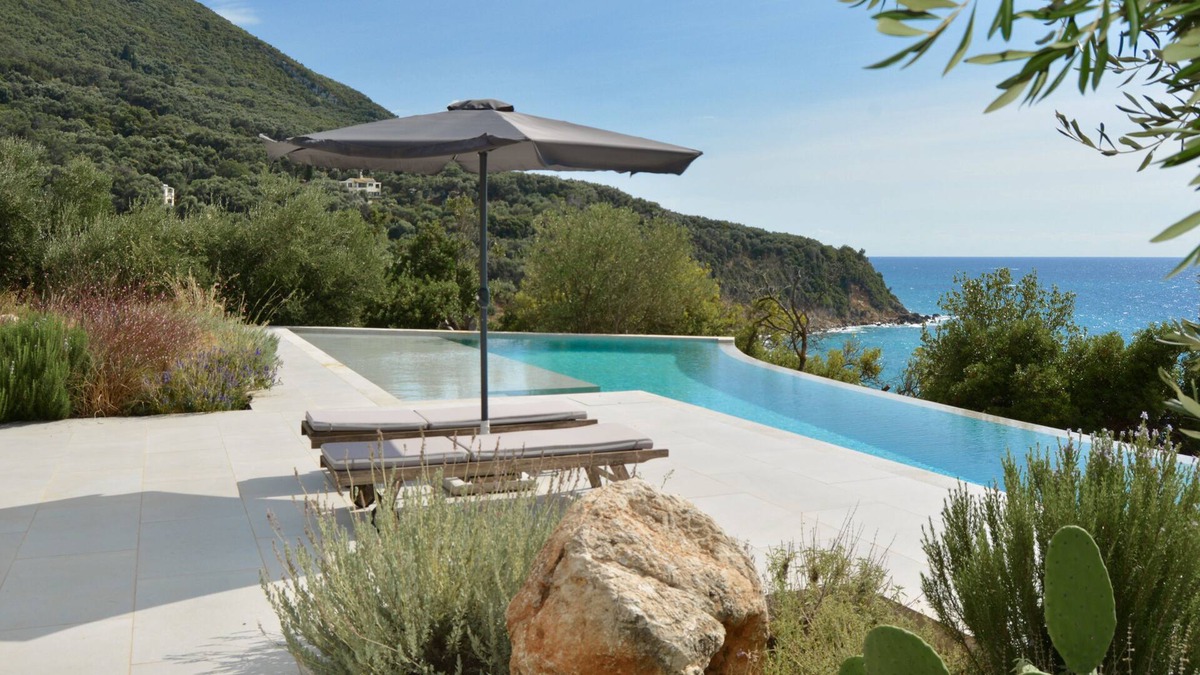 Pentati Villa | Amazing Seafront villa with private pool and direct access to the beach.