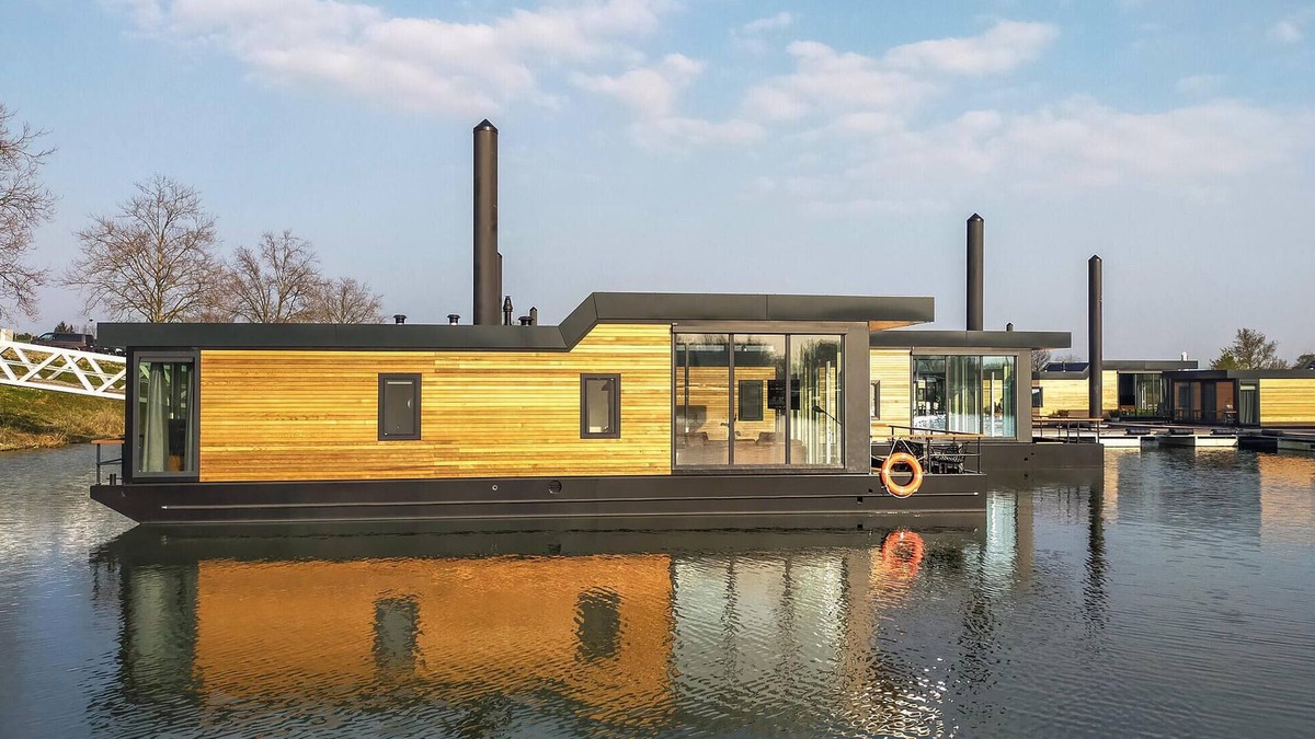 Ohe en Laak Boat Rental | Amazing ship in Ohé & Laak with WiFi