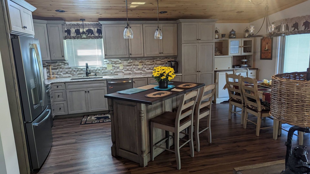 Smith Mountain Lake House | Amazing Smith Mountain Lake Home 3 minutes from Mitchell's Marina