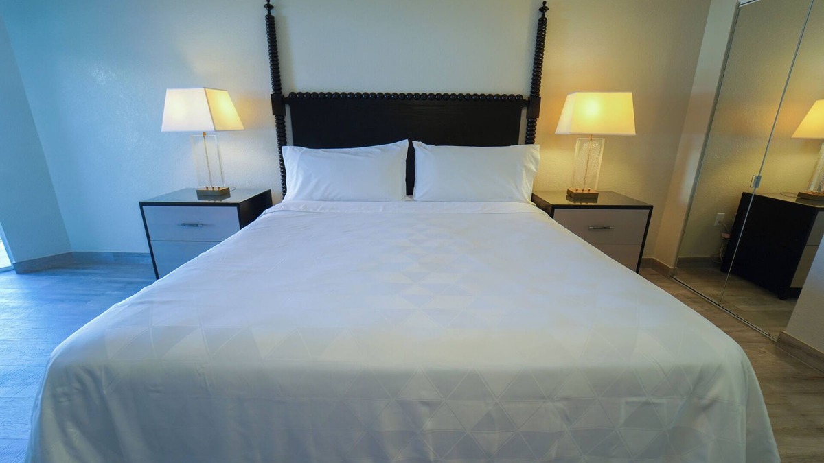 Crystal Harbour Resort | Amazing Stay Close to Best Attractions! 4 Relaxing Units w/Kitchen, Pool!