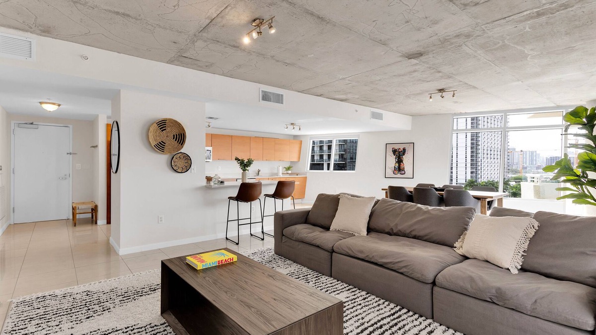 Wynwood Art District Condo | Amazing sunset view with Pool, 2b/2ba, gym , Best location A+!