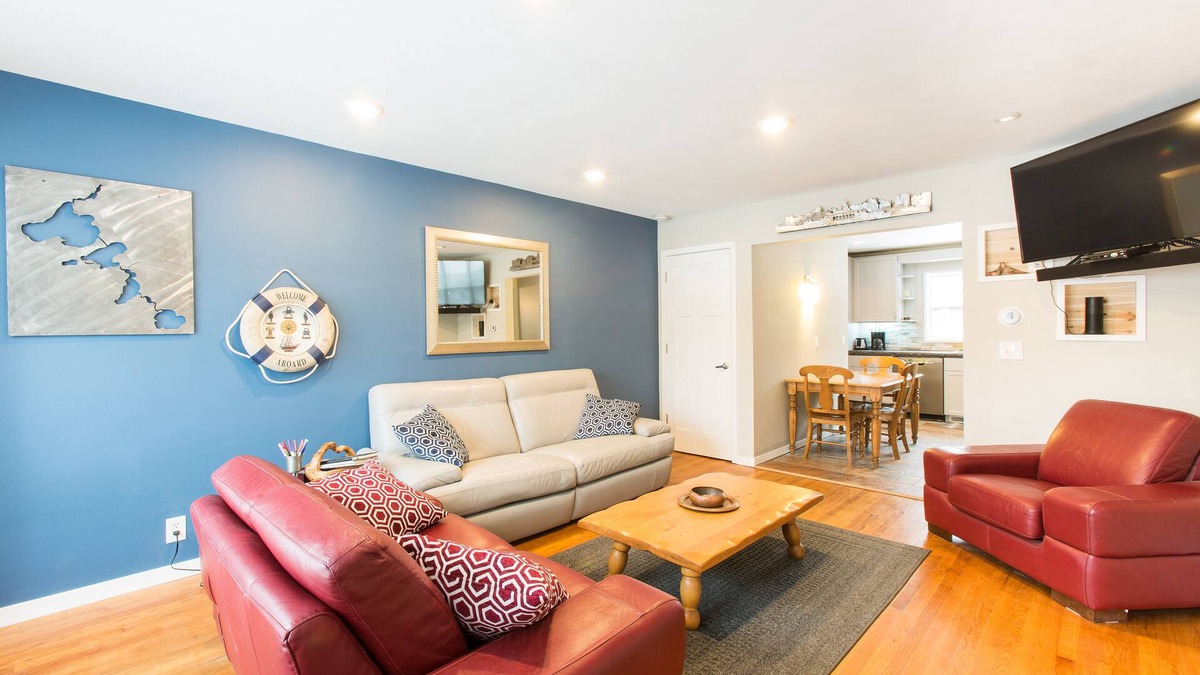 Monona House | Amazing townhouse, amazing attractions, amazing city!