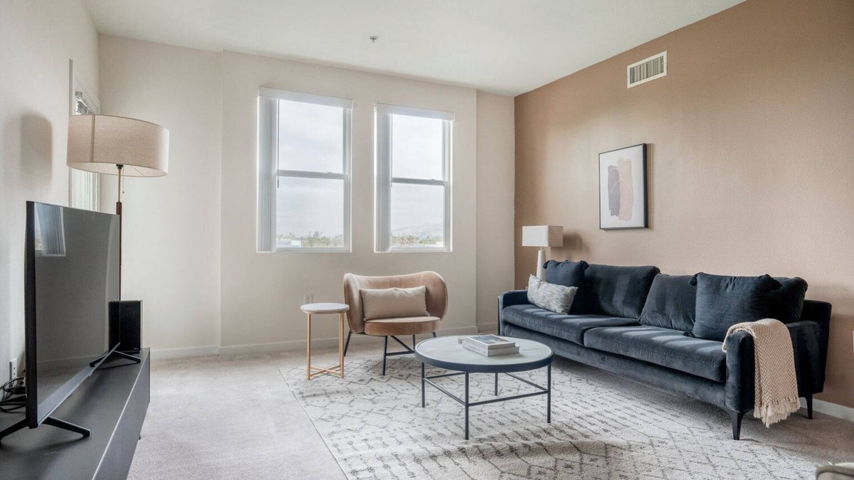 Union City Apartment | Amazing Union City 2BR w/Pool & Spa, nr BART, by Blueground