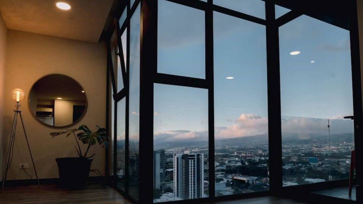 Pavas House | amazing view, 20th floor, near the airport.