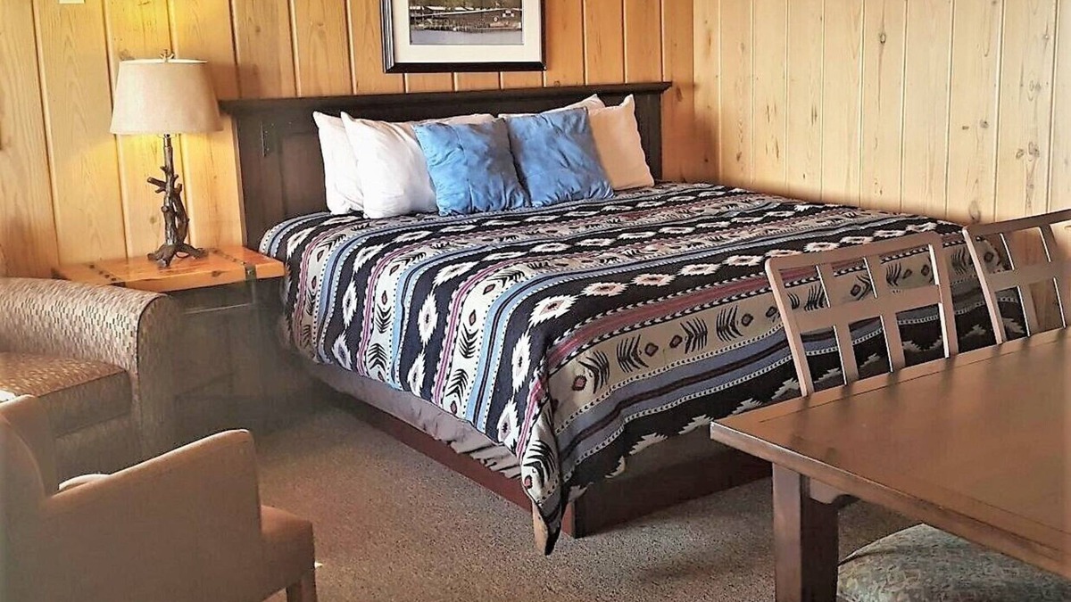 Ridgedale Cabin | Amazing View Lakefront Cabin w/On-Site Hot Tub & Dock!