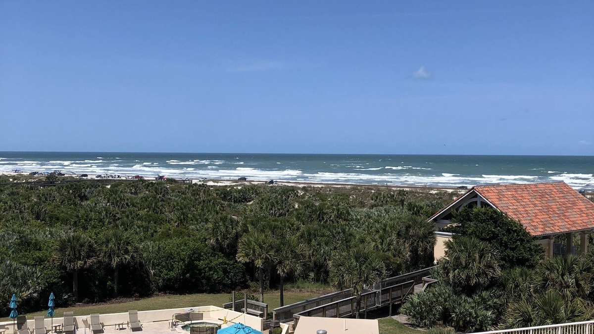 New Smyrna Beach Condo | Amazing View - Ocean Front renovated 2 bdrm condo on New Smyrna Beach