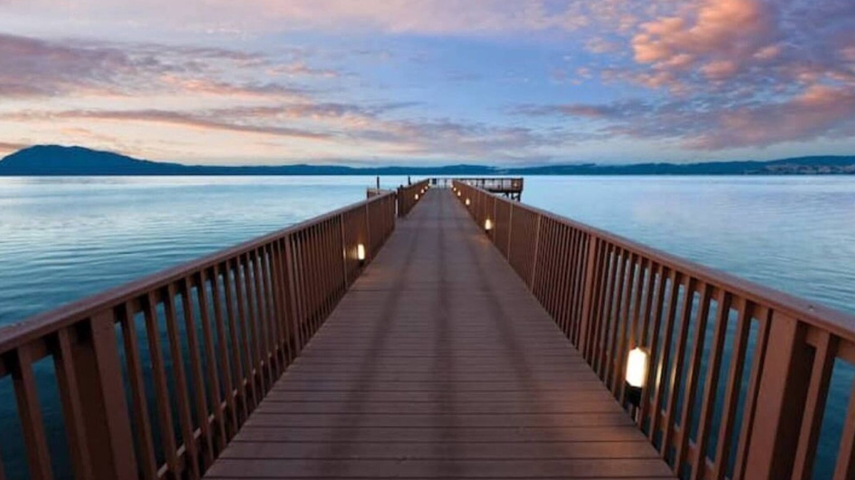 Nice Apartment | Amazing View of Clear Lake and Mountains