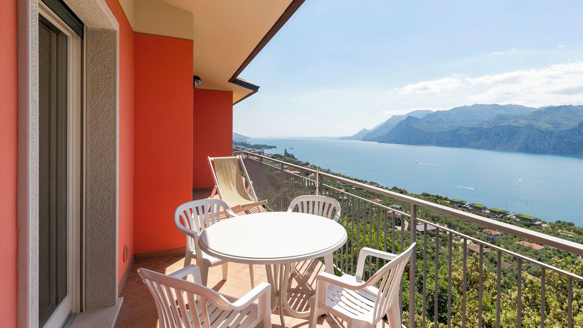 Campagnola Apartment | Amazing view of Lake Garda - first floor