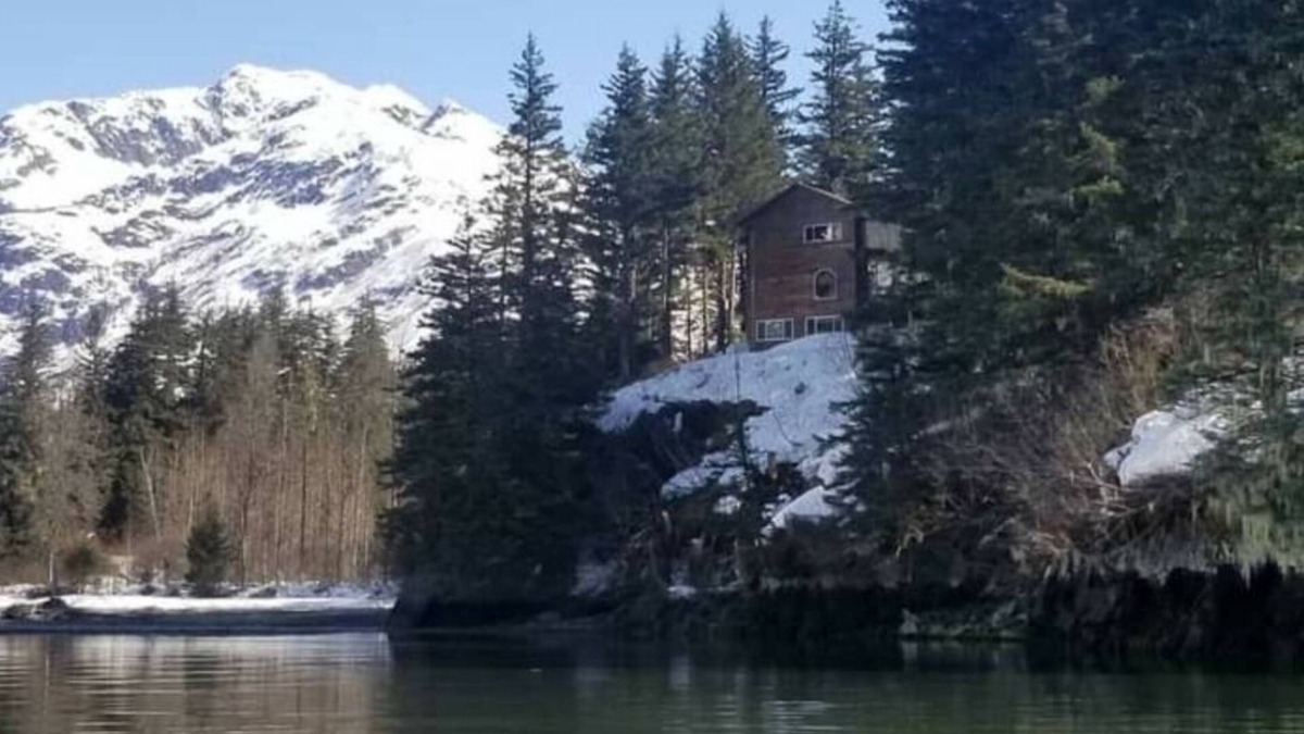 Valdez Bed & Breakfast | Amazing view of the ocean and mountains, in natural setting.