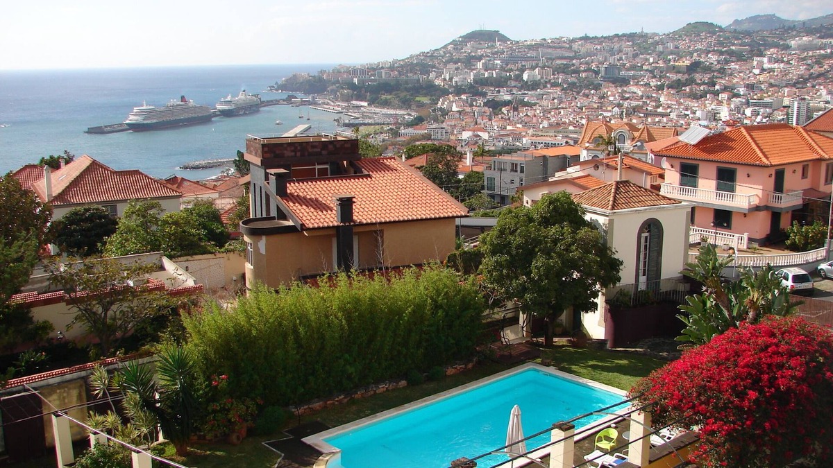Santa Maria Maior Apartment | AMAZING VIEW over the bay, by the Old Town, walk to the city, quiet area
