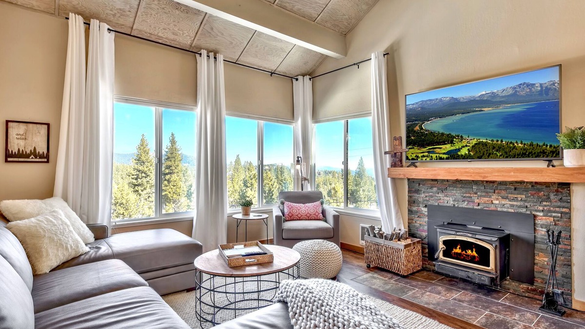 Truckee Condo | Amazing View! Spacious and Updated Cabin/Condo at Tahoe Donner.