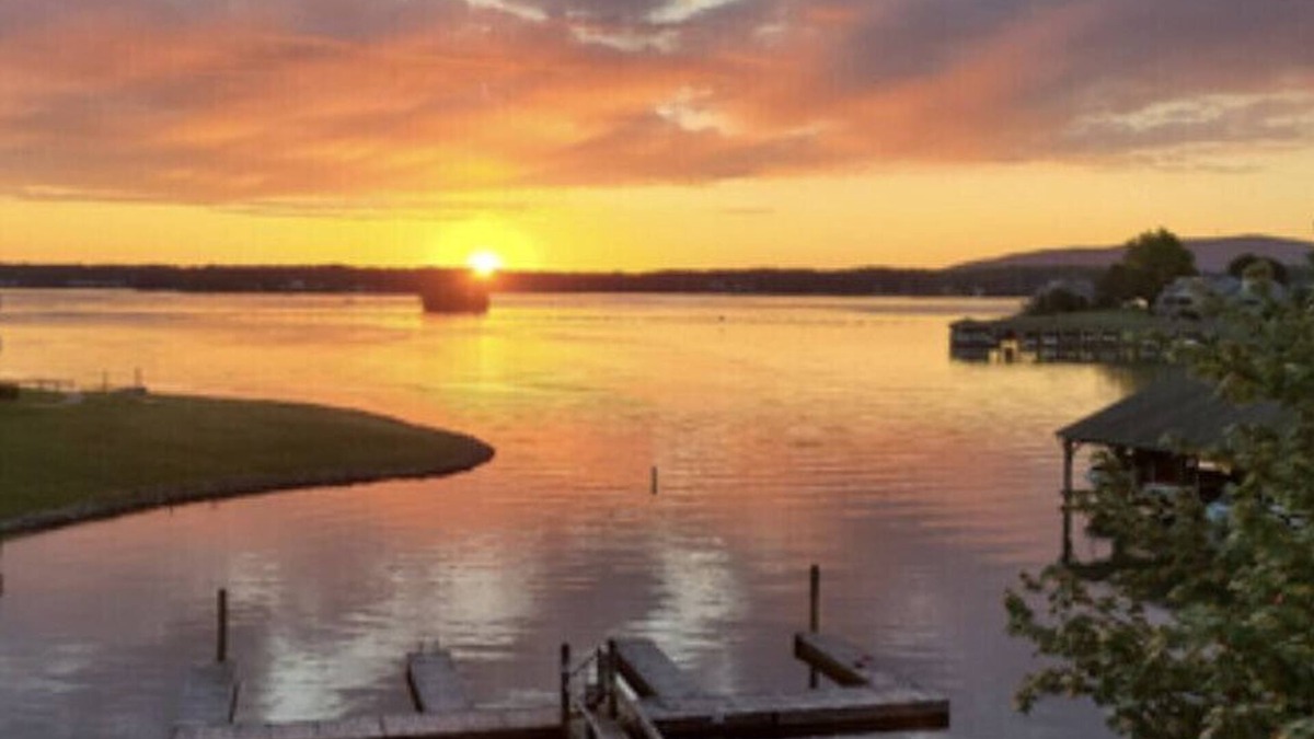 North Shore Condo | Amazing Views and Two Kayaks Ready to Use!
