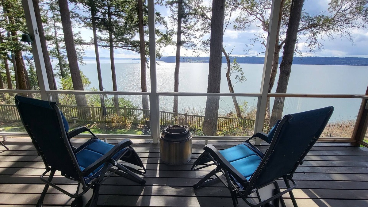 Camano Island House | Amazing Views and Whale Watching from Indoors and Outside, with AC!
