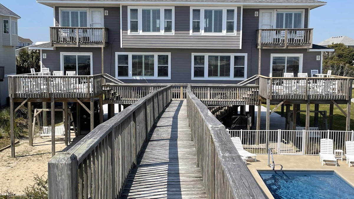 The Point House | AMAZING VIEWS! Beachfront Duplex-West at the Point with a private POOL!