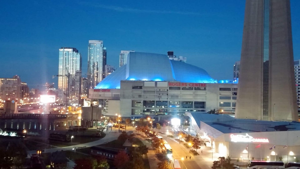 Toronto Entertainment District Condo | Amazing Views in Toronto's New Southcore District ! Great Monthly Rates
