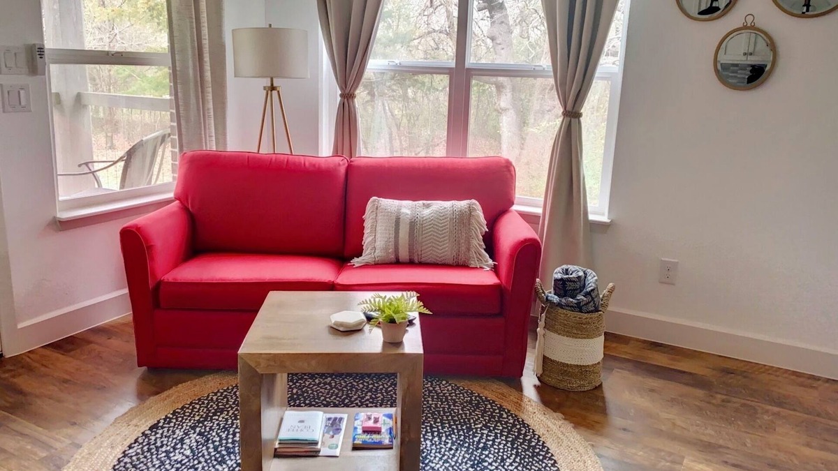 South Arlington House | Amazing Views! Nature 3 Porches Wi-fi Secluded .5mi to downtown dine/shop