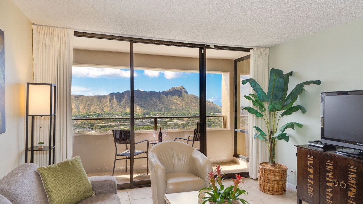 Waikiki Condo | Amazing views of Diamond Head, Waikiki Beach, and the Pacific Ocean!