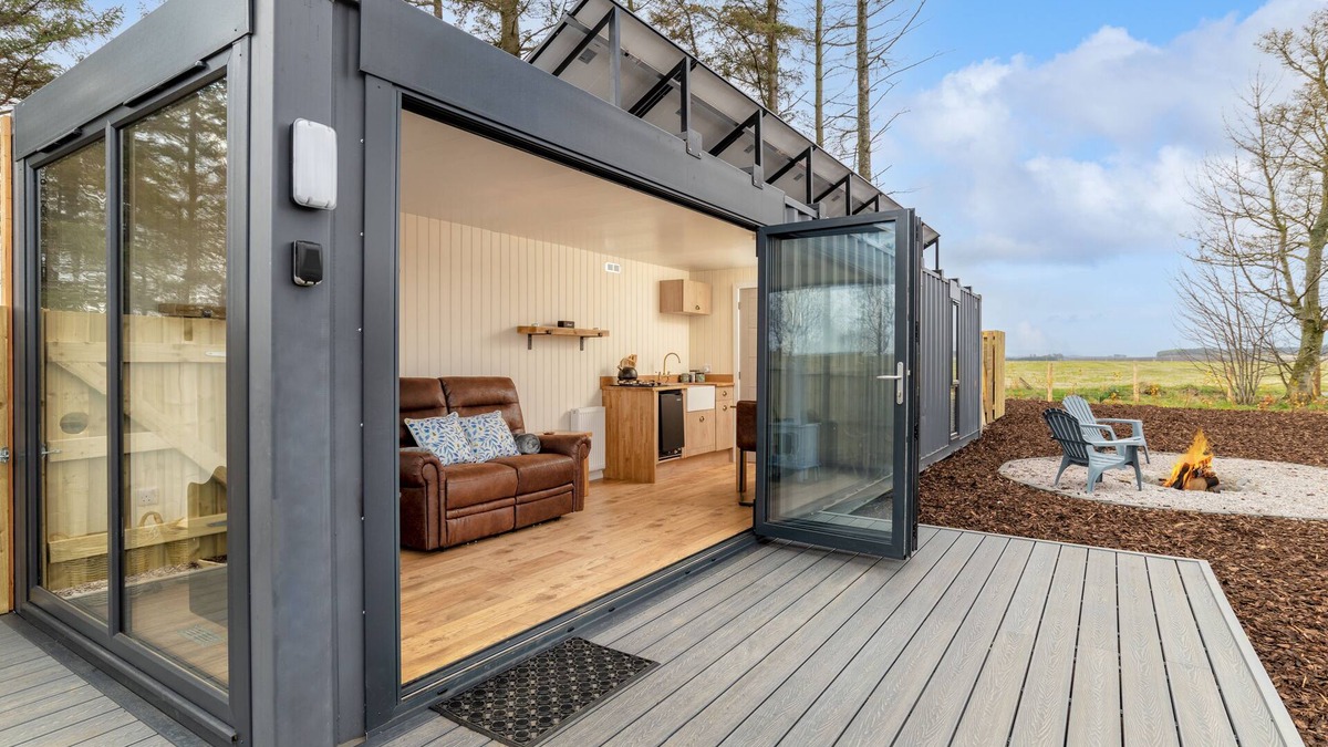 Insch Cabin | ★ Amazing Views ★ Off Grid Container ★