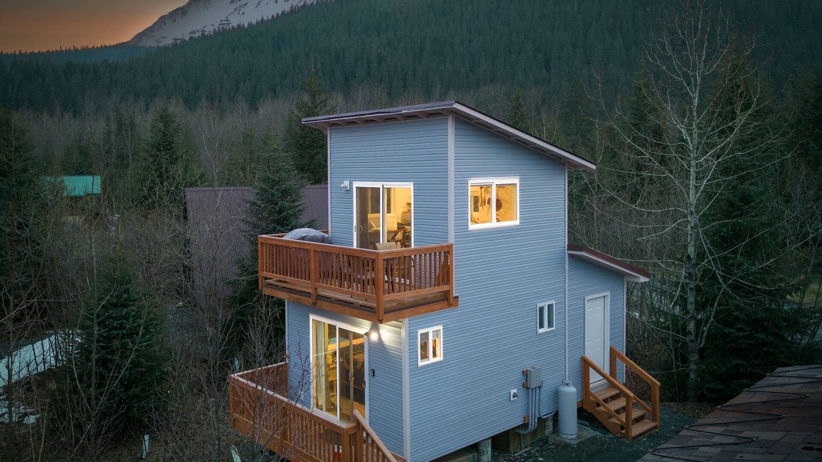 Bear Creek House | Amazing views on a quiet street just outside of Seward, AK