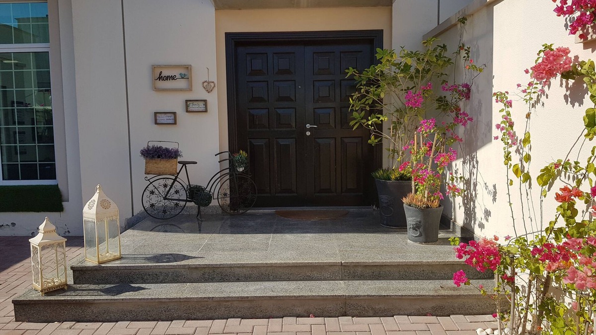Jumeira 1 Villa | Amazing Villa over looking Burj khalifa in the centre of Dubai