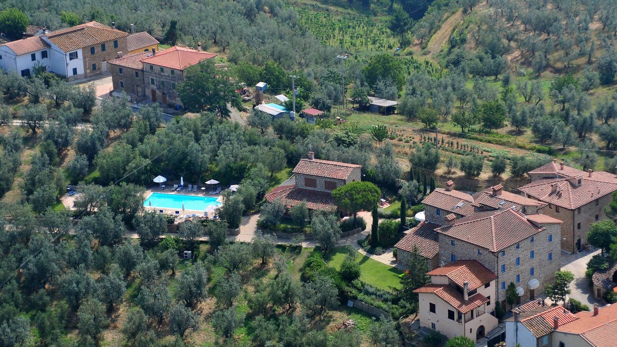 Vinci Villa | AMAZING VILLA WITH POOL 17 BEDROOMS AND 9 BATHROOMS 20-35 PEOPLE, NEAR FLORENCE
