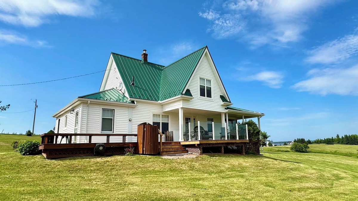 New London House | Amazing Water View. Great for Your Family Vacation , near Cavendish !