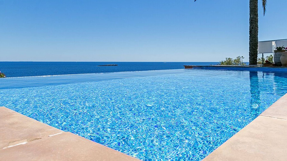 Cala Vinas Villa | Amazing waterfront Villa. Amazing property on the sea