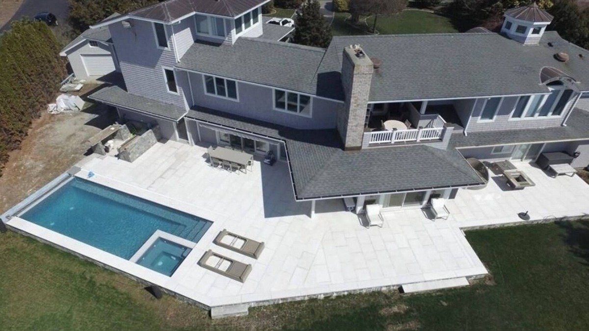 Lordship House | Amazing waterfront front next to lighthouse