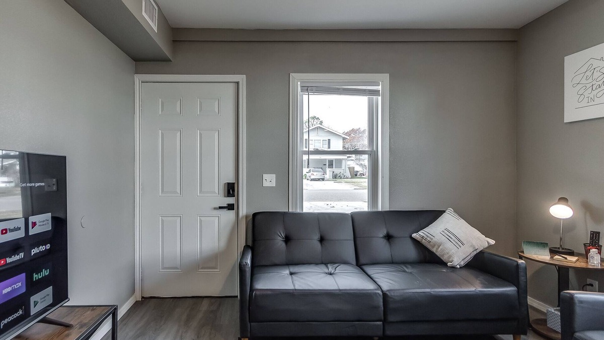 Bartlesville Apartment | Amazingly renovated downtown 1BD 1 BR apt with Washer and dryer!