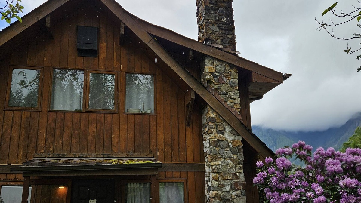 Randle Cabin | Ambassador Event Center -wedding reunion retreat- 2 cabins, indoor pool & sauna