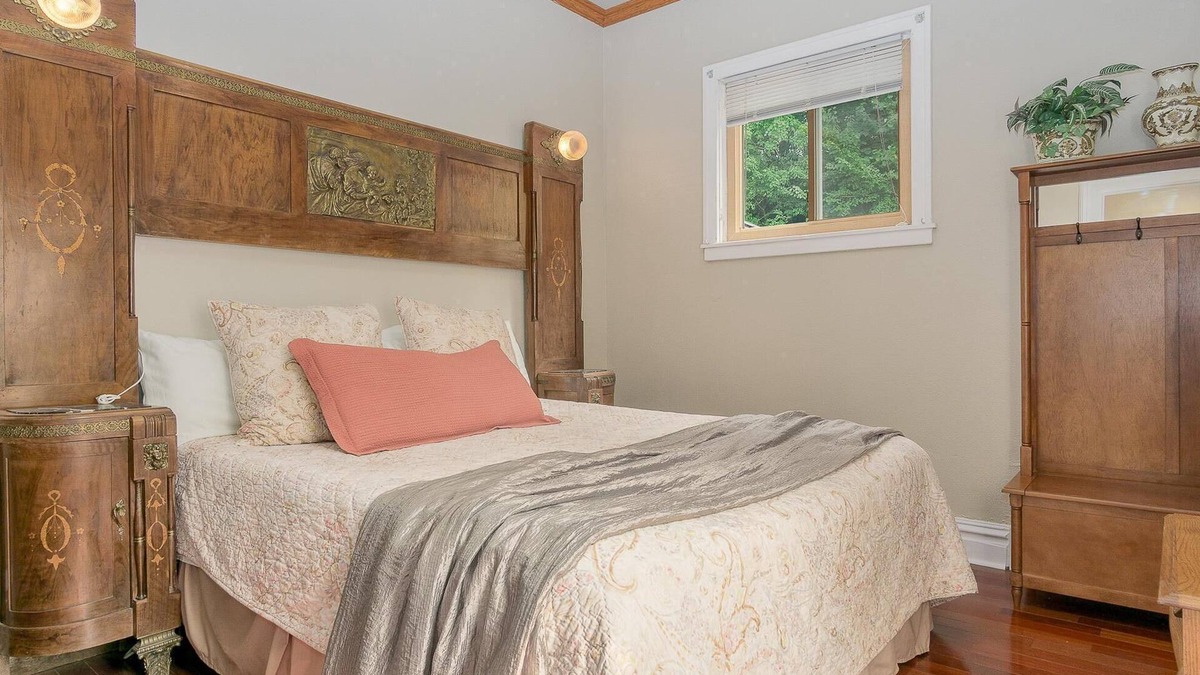 Newaygo Apartment | Ambassador Suite at Newaygo Bed & Breakfast